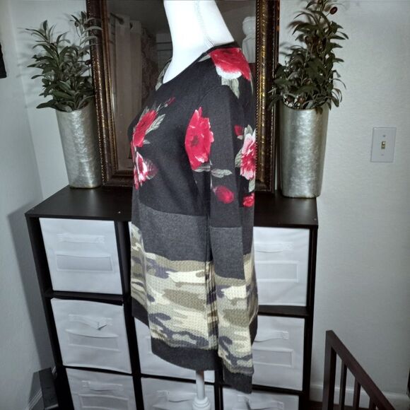 A.GAIN BLACK, CAMO, & FLORAL OVERSIZED PULLOVER SZ.S EUC - Picture 3 of 6